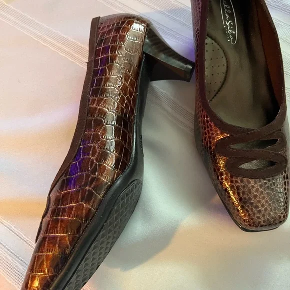 Croc pattern design ladies shoes . Brand new size 8 - Picture 2 of 3